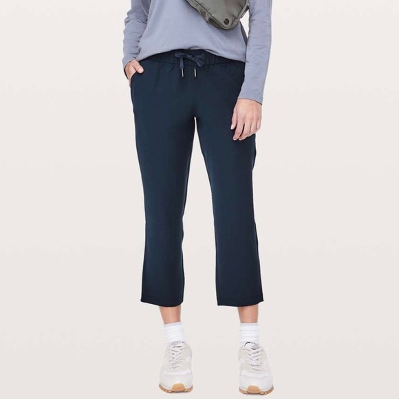 Lululemon On The Fly Crop (Woven), 23" Inseam - Picture 1 of 8